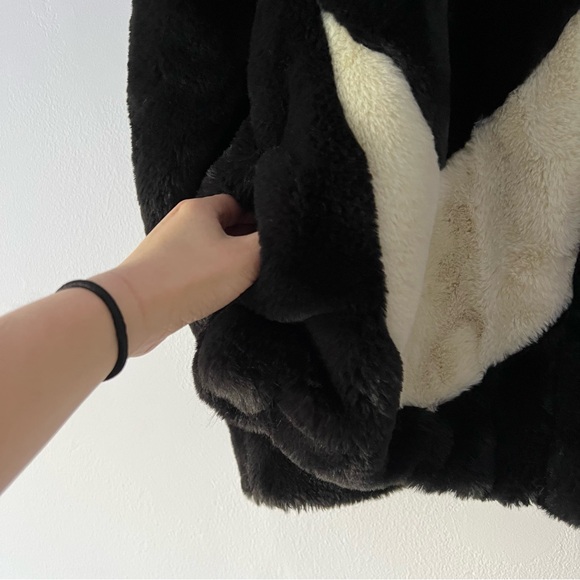 Nike Women's Sportswear Plush Faux Fur Swoosh Jacket XS - Picture 8 of 16